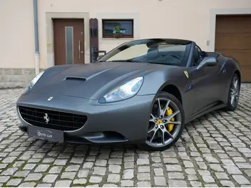 ferrari-california-2011-auto-28467-km-essence