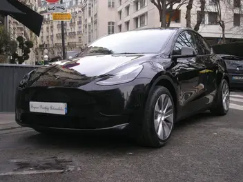 tesla-model-y-2023-auto-24500-km-électrique