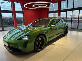 porsche-taycan-2023-auto-6951-km-électrique-1