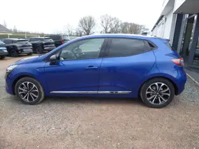 renault-clio-v-phase-2-2024-auto-6200-km-hybrides-1