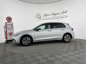 volkswagen-golf-8-2022-manual-37000-km-essence-1