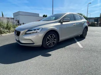 volvo-v40-ii-phase-2-2017-auto-99990-km-diesel