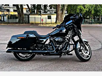 HARLEY DAVIDSON CVO STREET GLIDE 1923