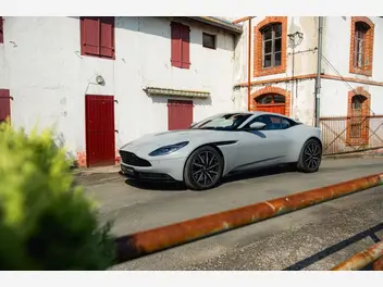 ASTON MARTIN DB11 V8
