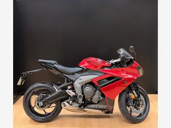 triumph-daytona-675-2025-manual-150-km-essence