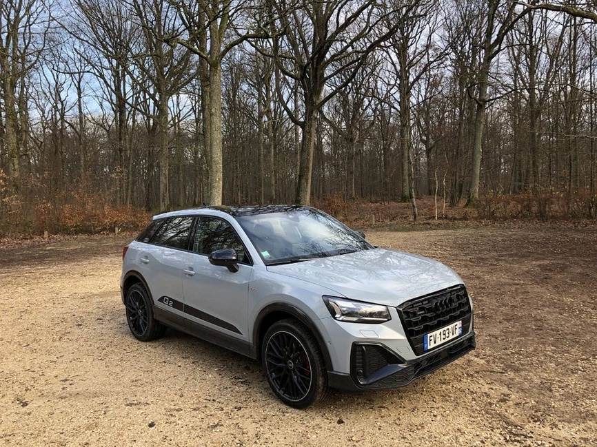 Audi Q2 35 TDI 150 S Line Plus Quattro - Vue de trois-quarts avant sur route