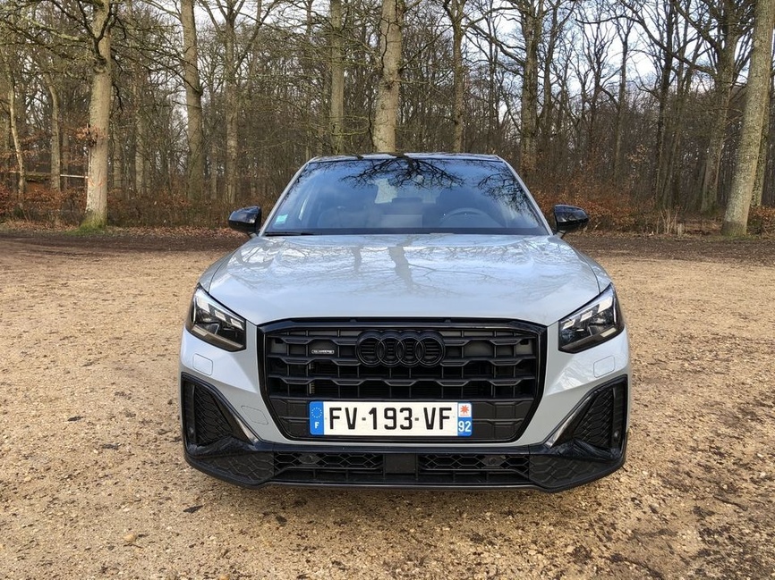Audi Q2 S Line Plus - Profil latéral avec jantes 18 pouces