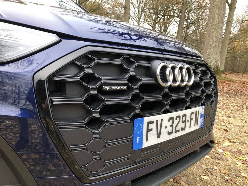 Face avant Audi Q5 avec calandre Singleframe et feux Matrix LED