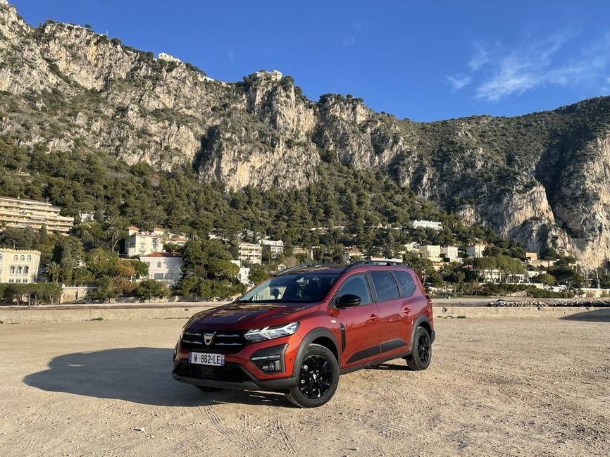 Dacia Jogger 1.0 TCE 110 - Profil latéral complet du break 7 places