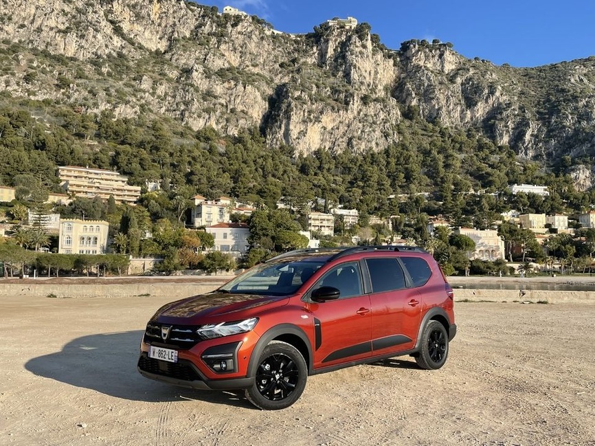 Dacia Jogger Extreme - Vue arrière avec hayon et feux LED