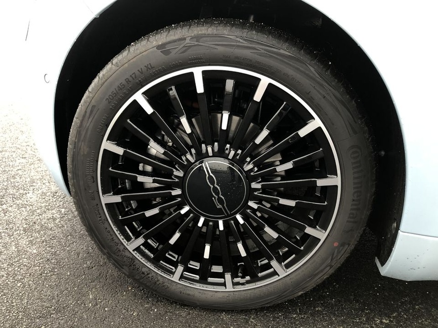 Écran tactile central Fiat 500 électrique système Uconnect 5