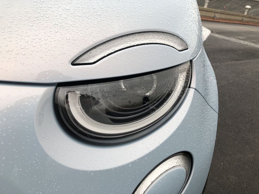 Tableau de bord Fiat 500 électrique 2020 avec écran numérique