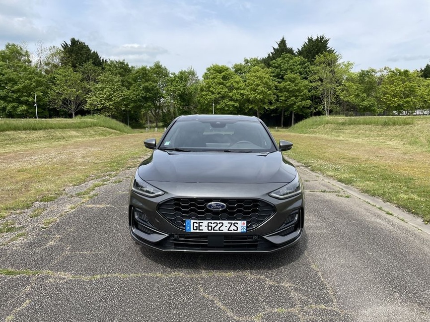 Ford Focus ST-Line X Flexifuel - Profil latéral complet