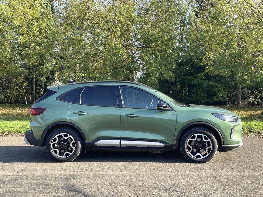Ford Kuga 3 PHEV 2024 - Trappe de recharge du véhicule hybride