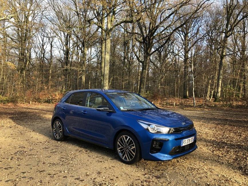 Kia Rio restylée 2020 vue de trois quarts avant en bleu Azur