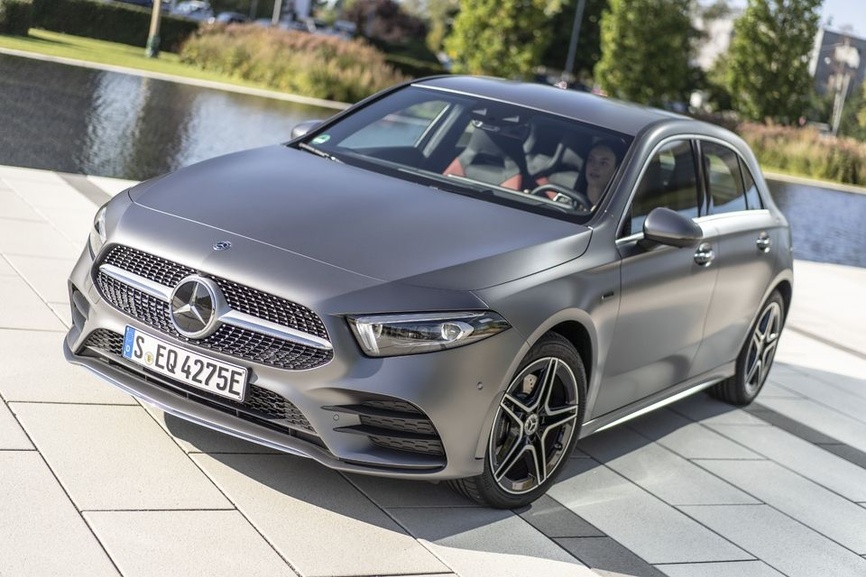 Intérieur Mercedes Classe A 250e avec sièges avant et console centrale