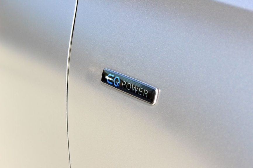 Mercedes Classe A 250e hybride rechargeable vue de trois quarts avant