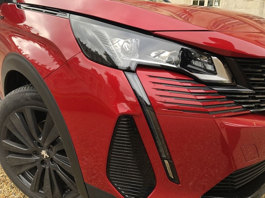 Peugeot 3008 BlueHDi 130 GT Pack profil dynamique