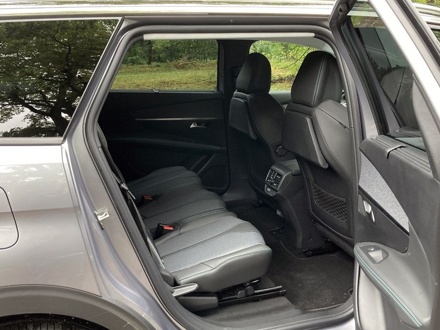 Peugeot 5008 2020 face avant avec calandre redessinée