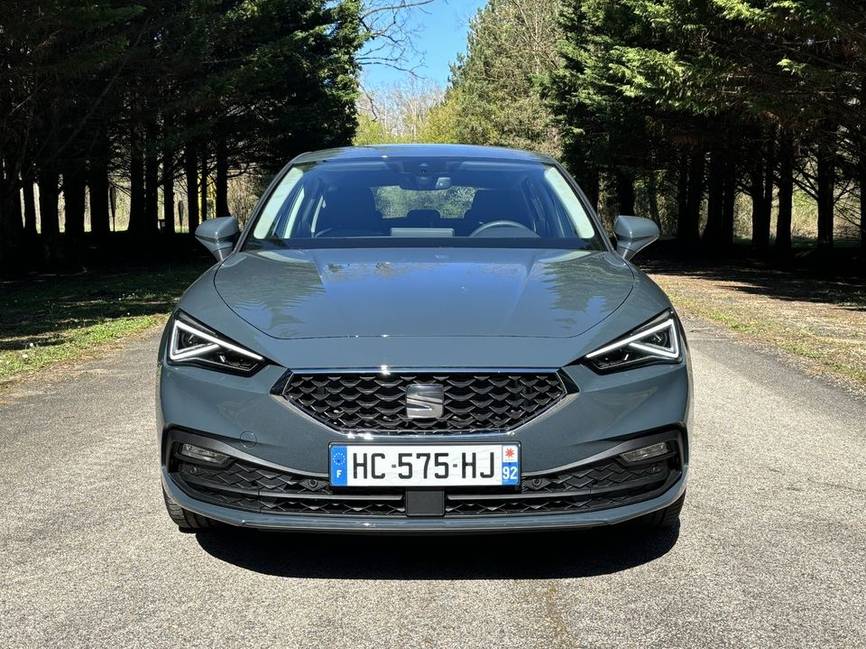 Seat Leon 1.5 e-TSI Hybrid 115 Business DSG7 2020 vue de trois quarts avant
