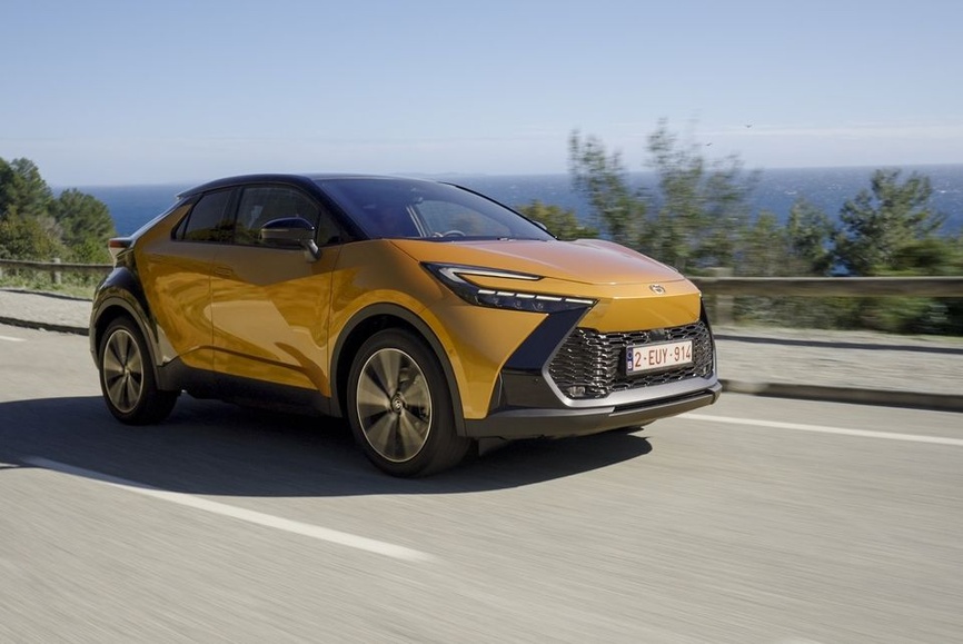 Toyota C-HR hybride rechargeable 2023 vue arrière